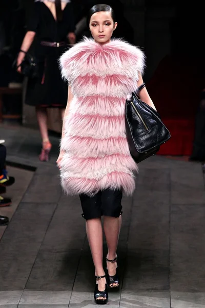 Look 19